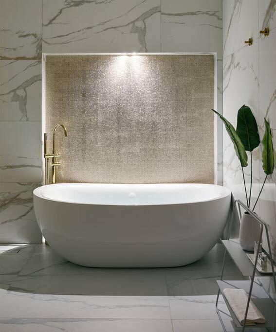 Old Town Luxury Apartment/sauna/bathtub/ac * Prague