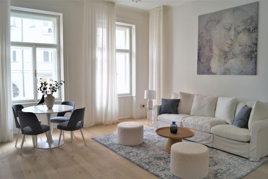 Old Town Luxury Apartment/sauna/bathtub/ac Prague