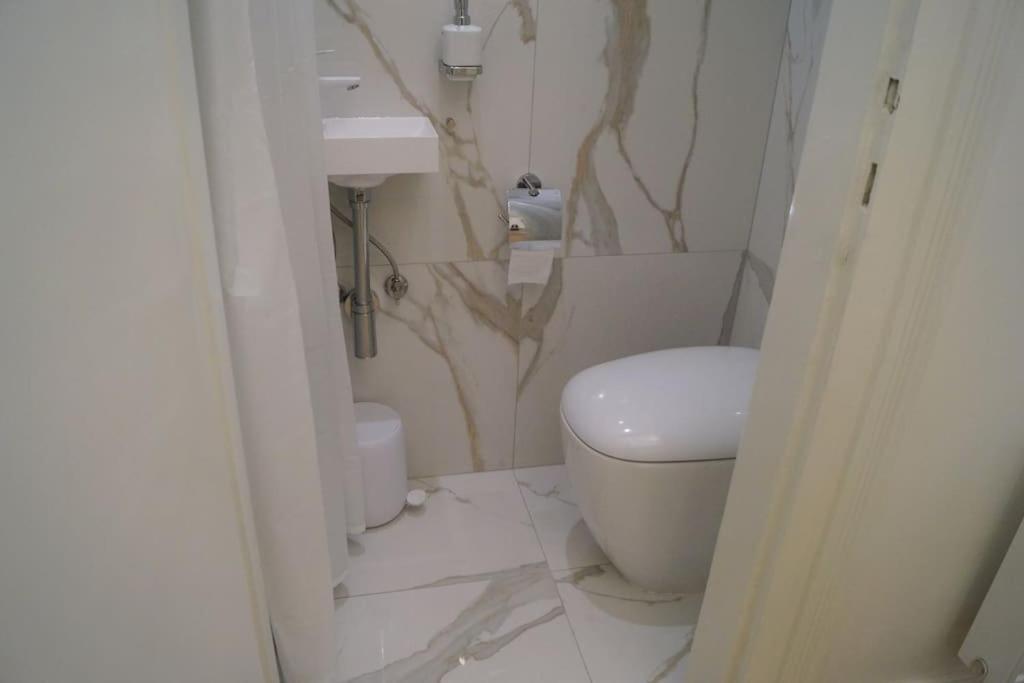 Old Town Luxury Apartment/sauna/bathtub/ac Apartment Prague