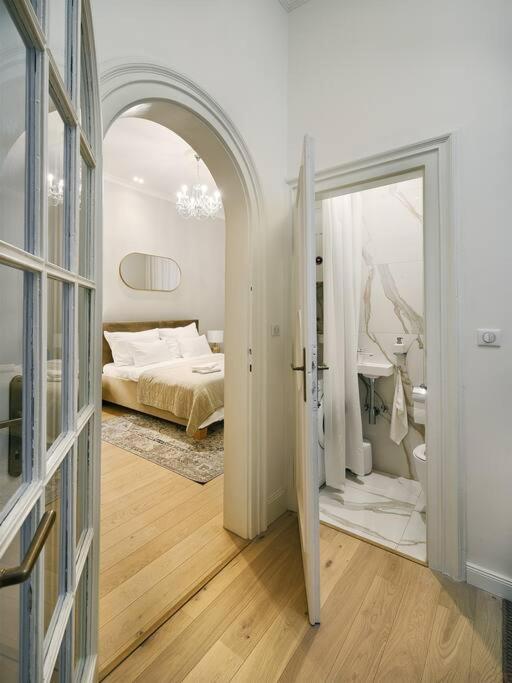 Old Town Luxury Apartment/sauna/bathtub/ac Appartement